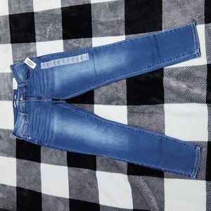 Old Navy Rockstar Super Skinny Low Rise. Size 8. NWT.